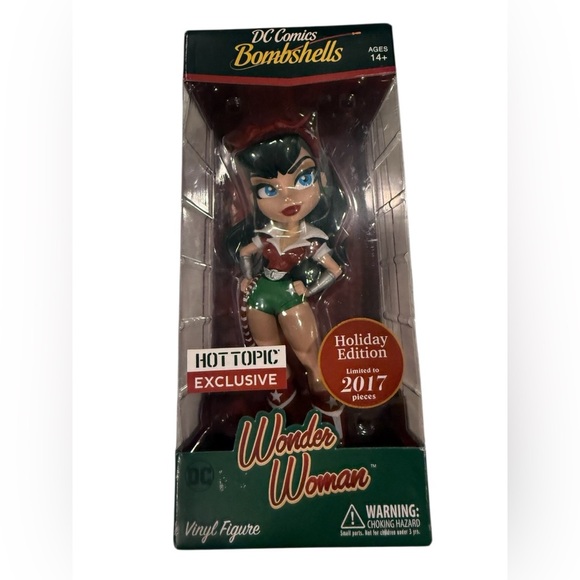 DC Comics Bombshells Wonder Woman Holiday Edition 2017. Hot Topic Exclusive. - Picture 1 of 5